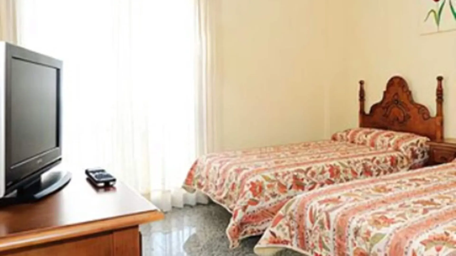 Hotel Reyesol Фуэнхирола