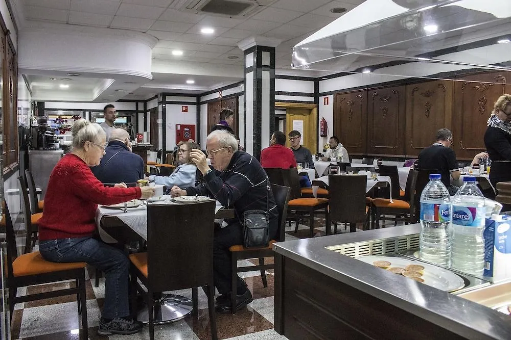 Hotel Reyesol Фуэнхирола