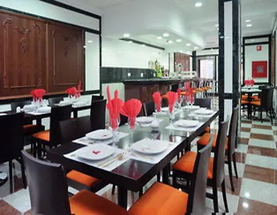 Hotel Reyesol Фуэнхирола