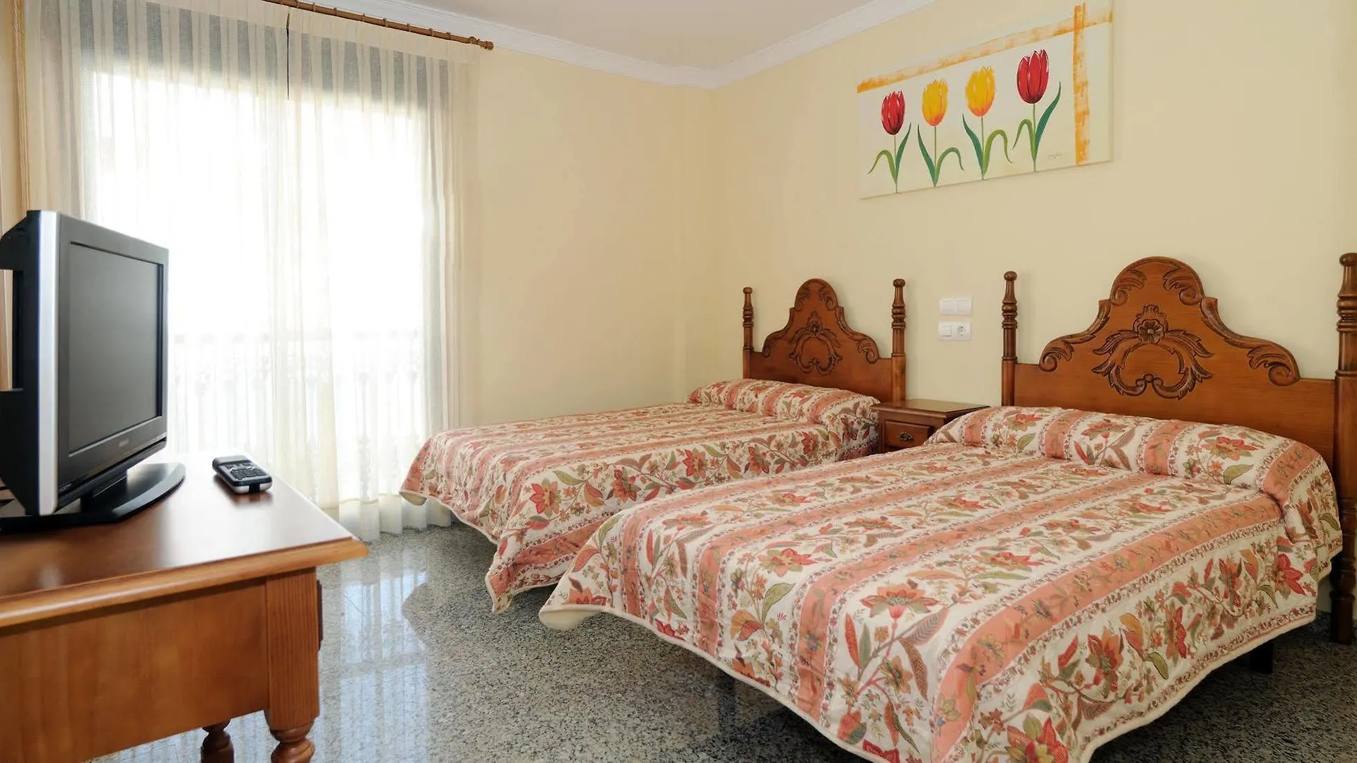 Hotel Reyesol Фуэнхирола
